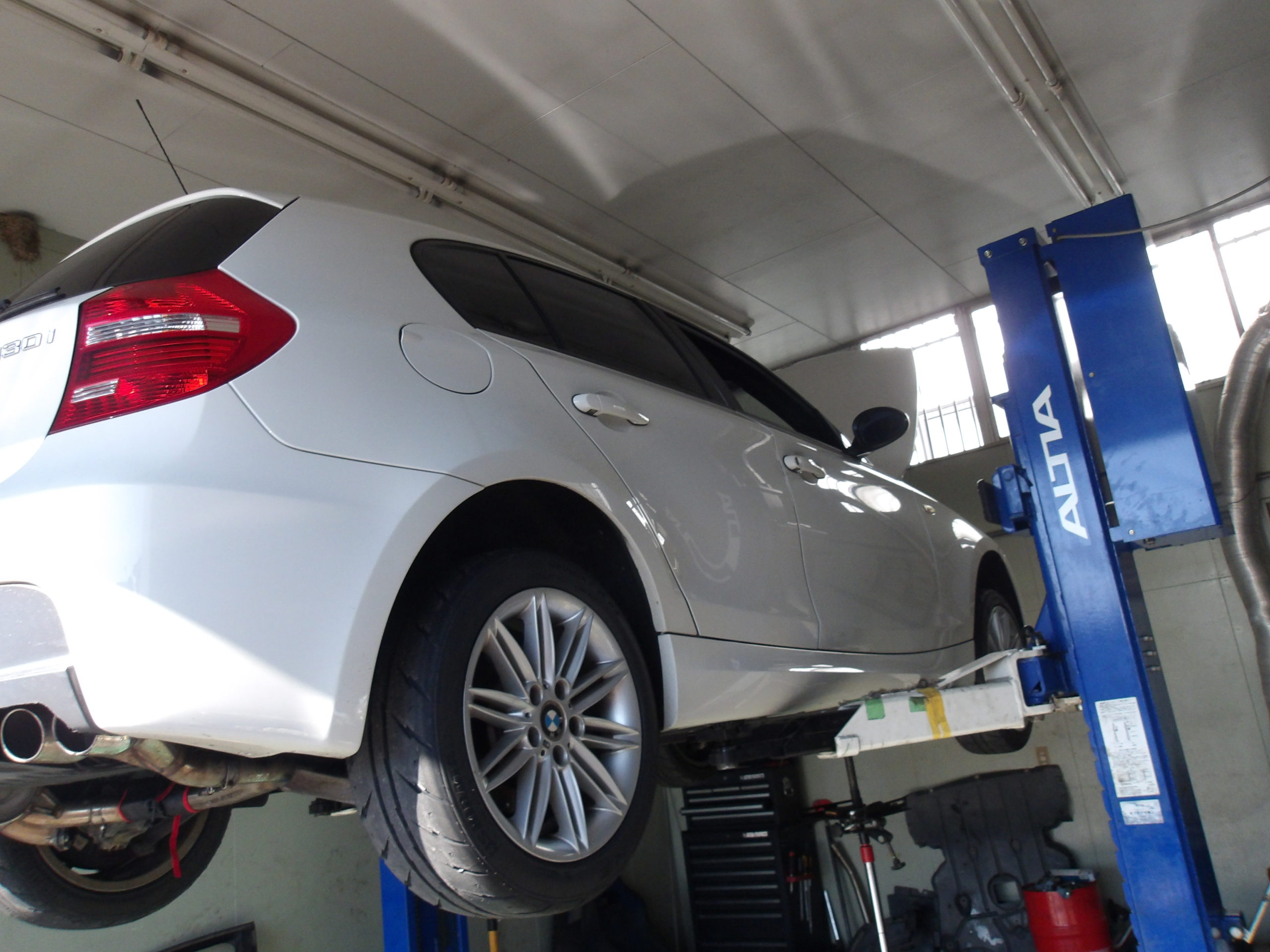 BMW130iエンジンマウント交換